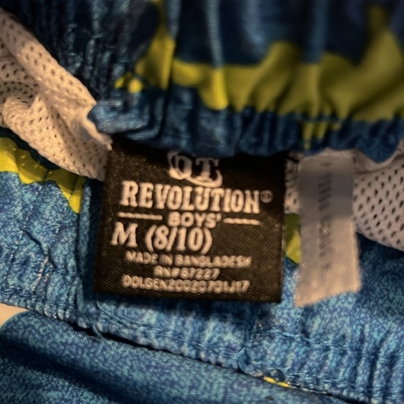 Boys swim shorts sharks functioning pocket like new OT revolution size M 8/10 - Picture 4 of 5